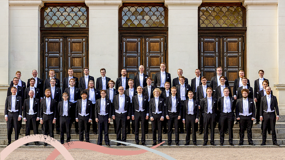 Gruppfoto på Lunds Studentsångare framför Universitetshuset i Lund